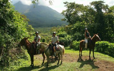 Que te parece una cabalgata alrededor de Volcán Arenal